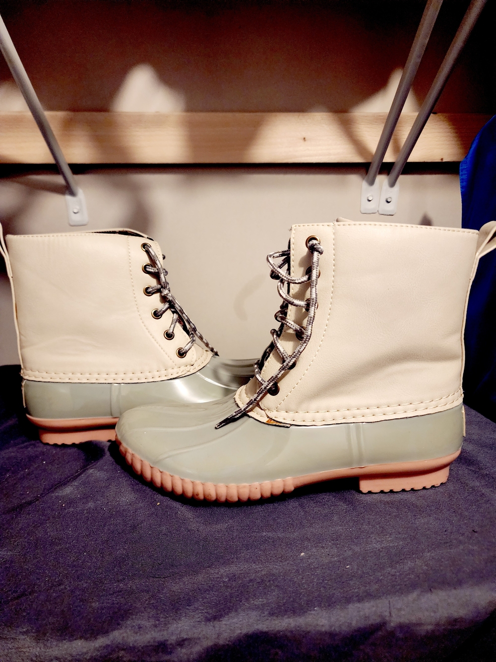 Women’s Two-Tone Waterproof Lace-Up Duck Boots - Cream and Olive